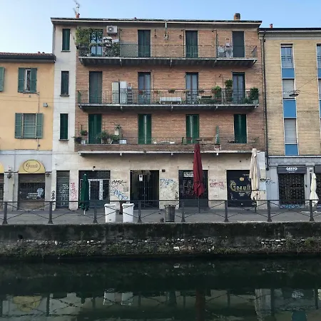 Ai Civici Di - Ripa 49 *